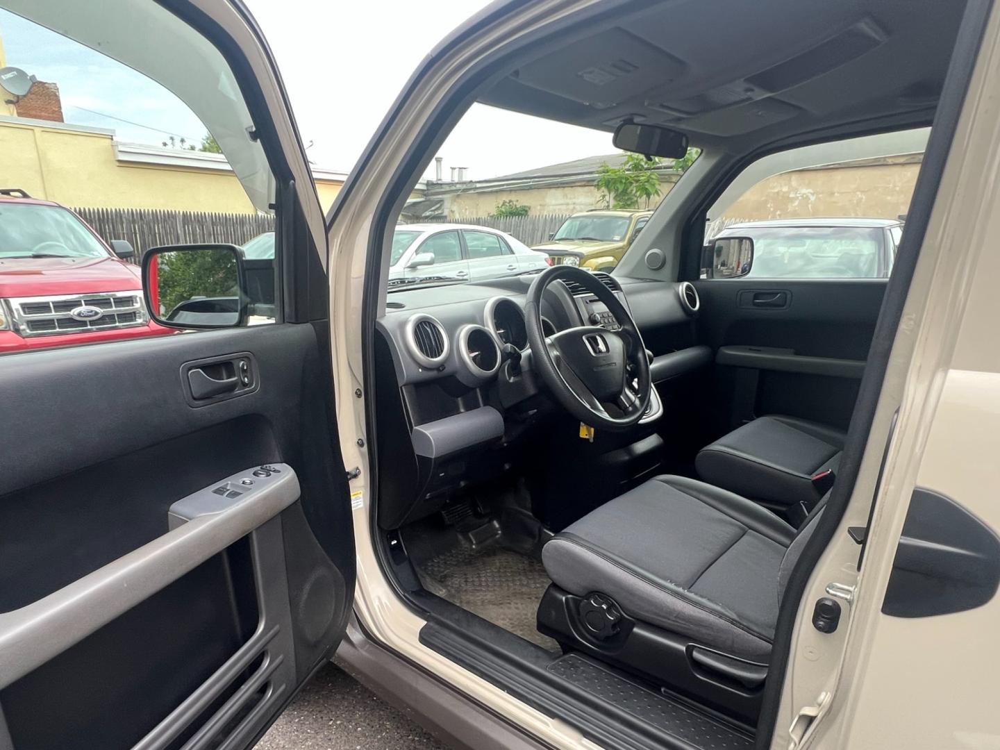 2005 Beige /Gray Honda Element EX 4WD 4-spd AT (5J6YH286X5L) with an 2.4L L4 DOHC 16V engine, 4 Speed Automatic Overdrive transmission, located at 1018 Brunswick Ave, Trenton, NJ, 08638, (609) 989-0900, 40.240086, -74.748085 - Photo#7